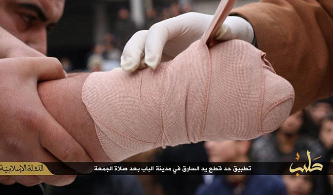 Εικόνες φρίκης από τη Συρία: Τζιχαντιστές σταυρώνουν και ακρωτηριάζουν σε δημόσια θέα - Φωτογραφία 7