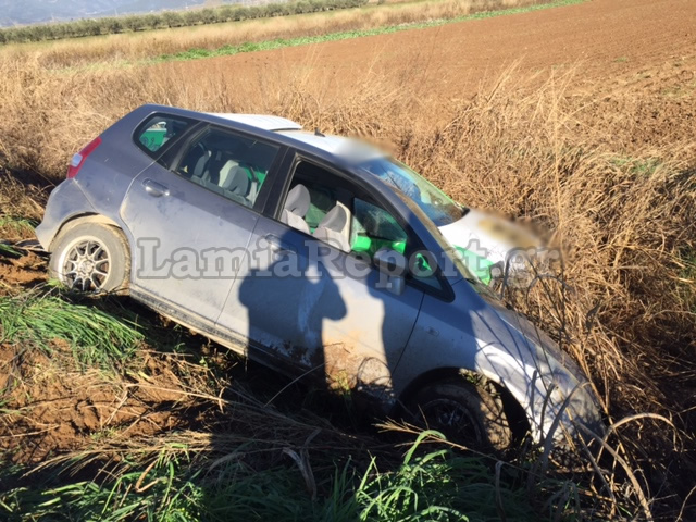 Είχαν άγιο οι οδηγοί από τα αυτοκίνητα που έπεσαν στο χαντάκι...[photos] - Φωτογραφία 4