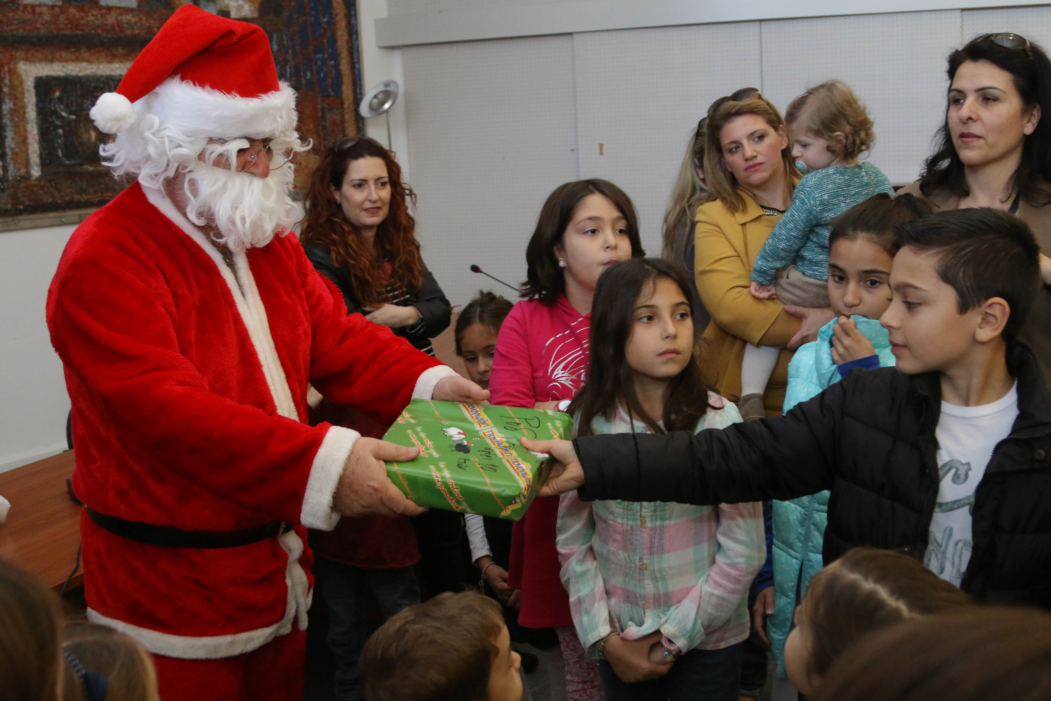Ήρθε ο Άγιος Βασίλης για τα παιδιά των δημοσιογράφων στο Ηράκλειο [video + photos] - Φωτογραφία 3