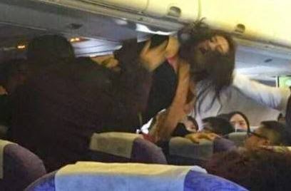 Κίνα: Σε ρινγκ μετατράπηκε αεροπλάνο εν πτήσει εξαιτίας ενός μωρού που έκλαιγε - Φωτογραφία 1