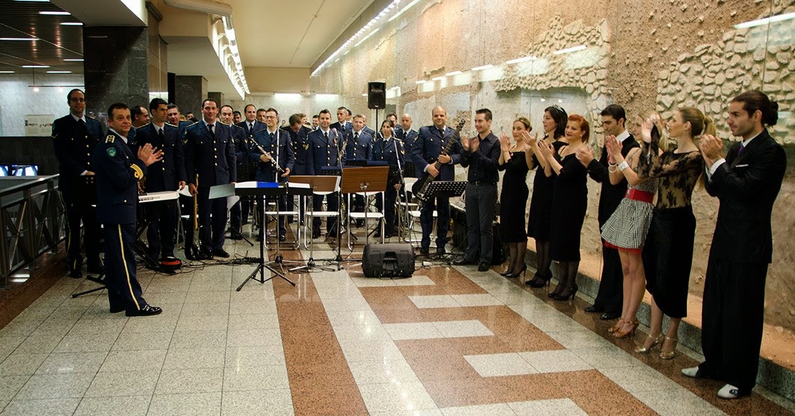 Εορταστική Συναυλία της Μπάντας της ΠΑ στο Σταθμό Μετρό Σύνταγμα - Φωτογραφία 1