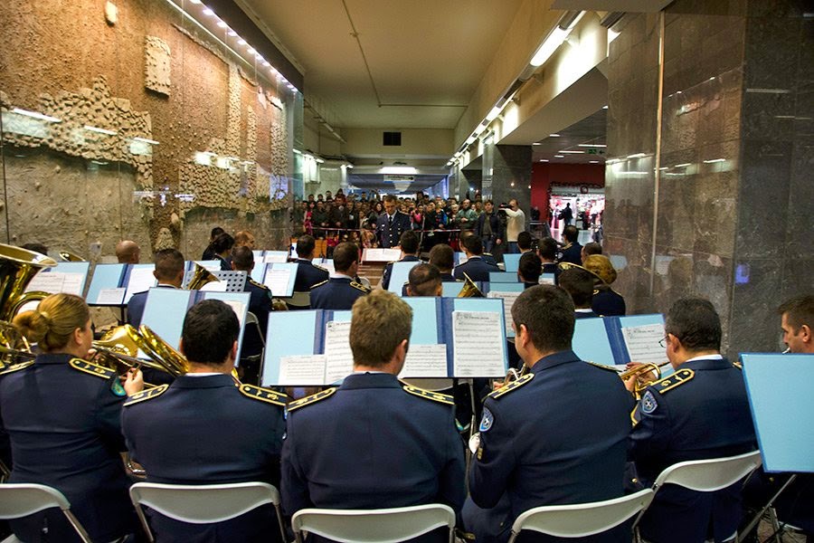 Εορταστική Συναυλία της Μπάντας της ΠΑ στο Σταθμό Μετρό Σύνταγμα - Φωτογραφία 4