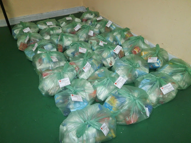Το αδιαχώρητο στον Ερυθρό Σταυρό Ξάνθης για δωρεάν τρόφιμα – 250 δέματα σε άπορους - Φωτογραφία 2