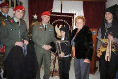 Χάρισαν στην 71 Αερομεταφερόμενη Ταξιαρχία «ΠΟΝΤΟΣ» στολή Ποντίου Μαχητή