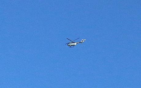 Αχαΐα: Το ελικόπτερο της ΕΛ.ΑΣ προσπαθεί να  εντοπίσει τους ληστές των ΕΛ.ΤΑ. σε Αίγιο και Κλειτορία - Φωτογραφία 3