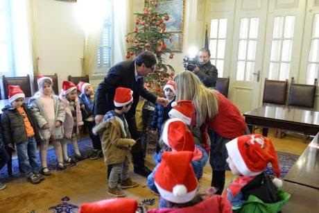 Πάτρα: Τα...έψαλλαν σήμερα στον Δήμαρχο - Δείτε φωτο - Φωτογραφία 2