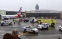 ΤΡΟΜΟΣ στο αεροδρόμιο της Νέας Υόρκης: Τράκαραν αεροπλάνα! [video]
