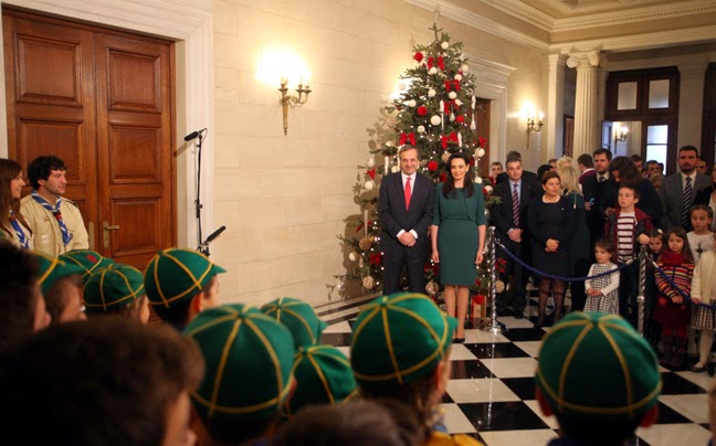 Τα χριστουγεννιάτικα κάλαντα στον Πρωθυπουργό - Φωτογραφία 1