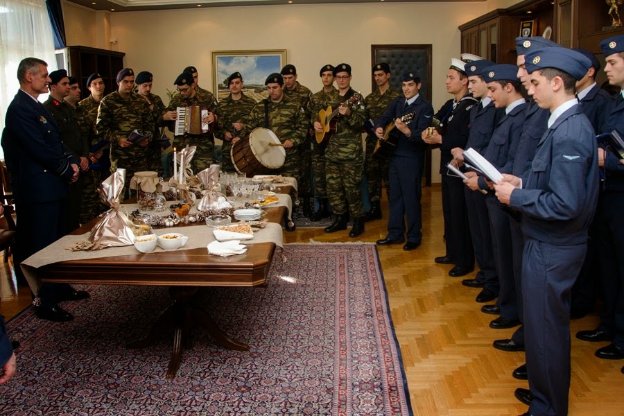 Χριστουγεννιάτικα Κάλαντα από Χορωδίες - Μπάντες των Ενόπλων Δυνάμεων στον Αρχηγό ΓΕΑ - Φωτογραφία 12