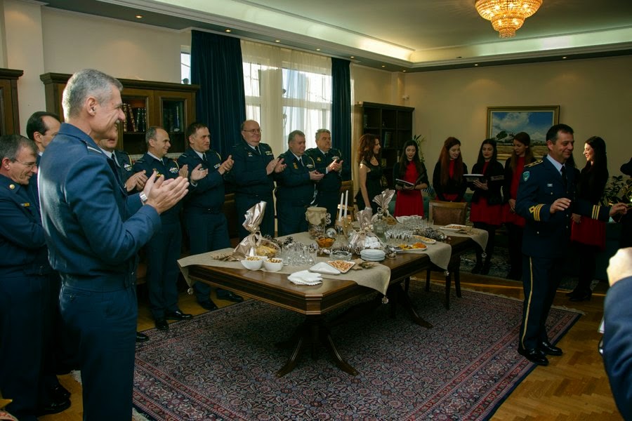 Χριστουγεννιάτικα Κάλαντα από Χορωδίες - Μπάντες των Ενόπλων Δυνάμεων στον Αρχηγό ΓΕΑ - Φωτογραφία 5