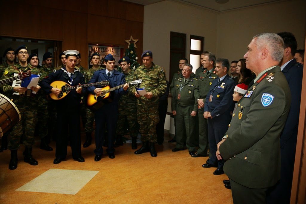 ΧΡΙΣΤΟΥΓΕΝΝΙΑΤΙΚΑ ΚΑΛΑΝΤΑ ΚΑΙ ΕΥΧΕΣ ΑΠΟ ΧΟΡΩΔΙΕΣ-ΜΠΑΝΤΕΣ ΤΩΝ ΕΝΟΠΛΩΝ ΔΥΝΑΜΕΩΝ ΣΤΟΝ ΑΡΧΗΓΟ ΓΕΕΘΑ - Φωτογραφία 10