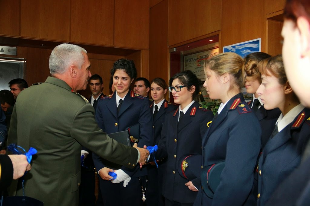 ΧΡΙΣΤΟΥΓΕΝΝΙΑΤΙΚΑ ΚΑΛΑΝΤΑ ΚΑΙ ΕΥΧΕΣ ΑΠΟ ΧΟΡΩΔΙΕΣ-ΜΠΑΝΤΕΣ ΤΩΝ ΕΝΟΠΛΩΝ ΔΥΝΑΜΕΩΝ ΣΤΟΝ ΑΡΧΗΓΟ ΓΕΕΘΑ - Φωτογραφία 8