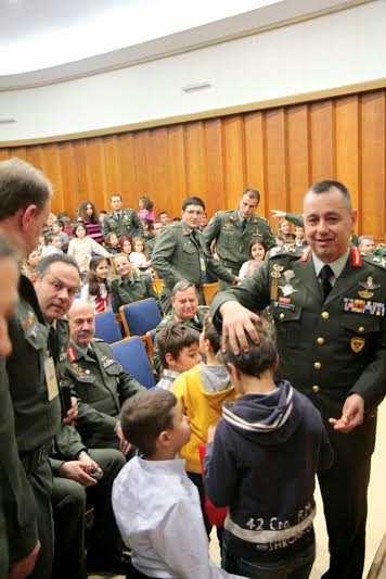 Χριστουγεννιάτικη γιορτή για τα παιδιά του Στρατιωτικού και Πολιτικού Προσωπικού του ΓΕΣ - Φωτογραφία 4