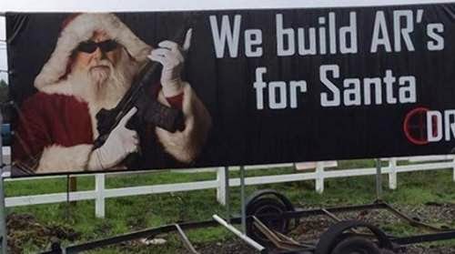 Σοκαριστική διαφήμιση: Ο Άγιος Βασίλης ποζάρει με ένα όπλο στο χέρι! [photo] - Φωτογραφία 2