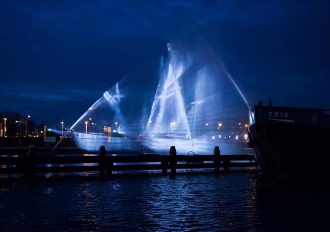 Εντυπωσιακό πλοίο φάντασμα σε κανάλι του Άμστερνταμ [photos] - Φωτογραφία 4