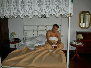 Με δική σας ευθύνη: Ο Μικρούτσικος γυμνός και αγουροξυπνημένος στο κρεβάτι... [photo] - Φωτογραφία 2