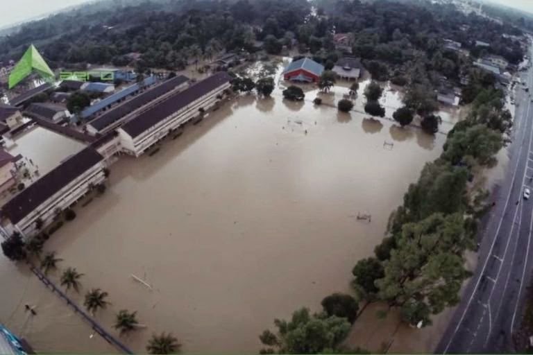 «Πνίγηκε» η Μαλαισία εξαιτίας των πλημμυρών - Φωτογραφία 1