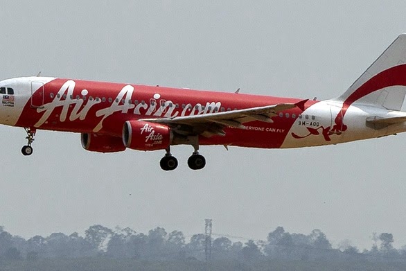 Χάθηκε από τα ραντάρ αεροσκάφος της AirAsia - Φωτογραφία 1