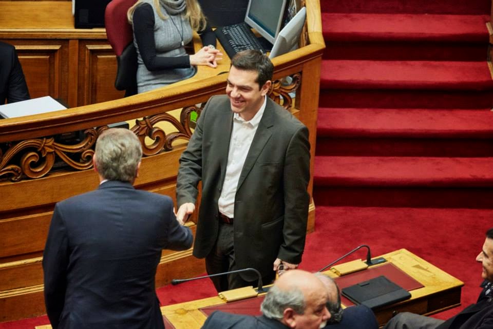 OΛΑ όσα έγιναν μέσα στη Βουλή κατά την 3η Ψηφοφορία...Δείτε τη φωτογραφία που θα σας σοκάρει! [photos] - Φωτογραφία 3