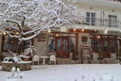 Χιόνια και δυνατοί βοριάδες στο Ναύπλιο [photos]