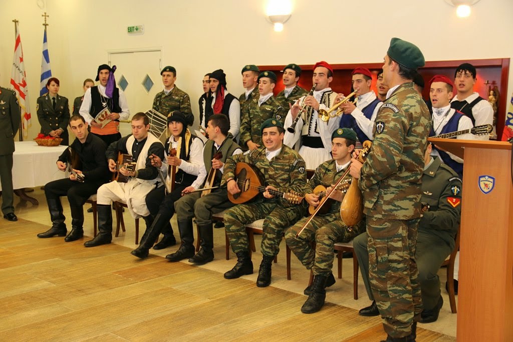 ΠΡΩΤΟΧΡΟΝΙΑΤΙΚΑ ΚΑΛΑΝΤΑ ΚΑΙ ΕΥΧΕΣ ΑΠΟ ΧΟΡΩΔΙΕΣ-ΜΠΑΝΤΕΣ ΤΩΝ ΕΝΟΠΛΩΝ ΔΥΝΑΜΕΩΝ ΣΤΟΝ ΑΡΧΗΓΟ ΓΕΕΘΑ - Φωτογραφία 19