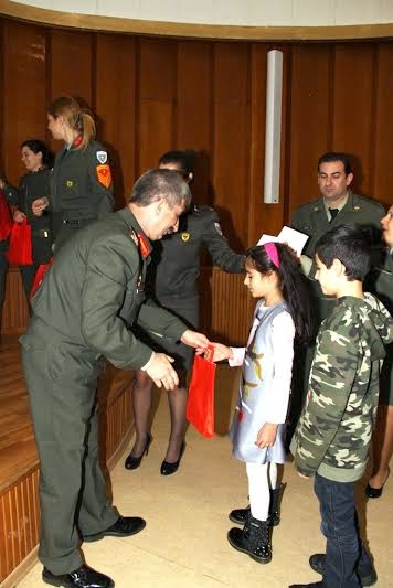 Πρωτοχρονιάτικη γιορτή για τα παιδιά του Στρατιωτικού και Πολιτικού Προσωπικού του ΓΕΣ - Φωτογραφία 2