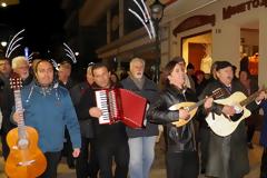 Αναβιώνοντας το έθιμο της κολόνιας στο Λιθόστρωτο