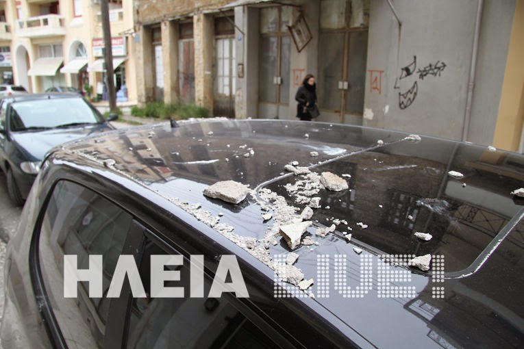 Πύργος: Ζημιές σε αυτοκίνητο από πτώση σοβάδων - Φωτογραφία 1
