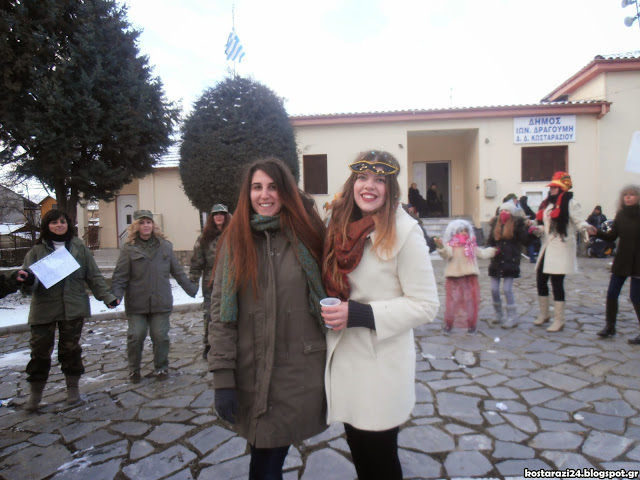 Τήρησαν το έθιμο οι γυναίκες του Συλλόγου ''Διαμαντόνυφη'' και... ντύθηκαν Λουκατσάρια παρά το τσουχτερό κρύο [photo] - Φωτογραφία 5