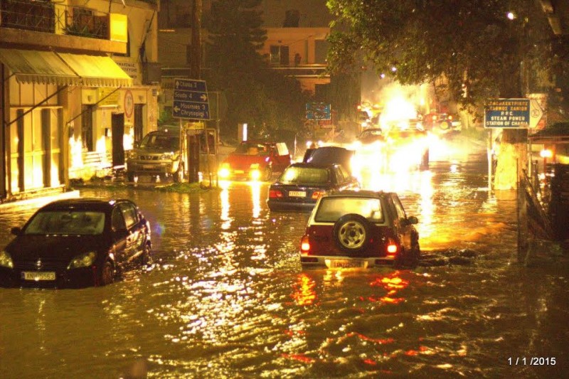 Εικόνες χάους από την κακοκαιρία στα Χανιά... [photos] - Φωτογραφία 16