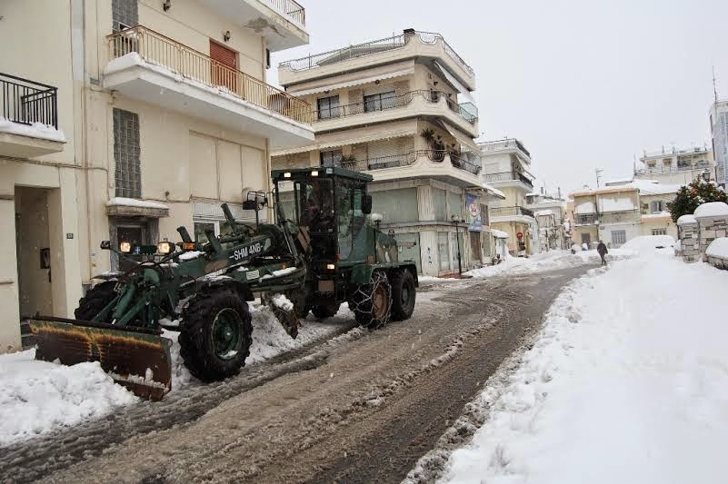 Συμβολή του Στρατού Ξηράς στον αποχιονισμό της πόλης του Βόλου και της νήσου Λήμνου - Φωτογραφία 2