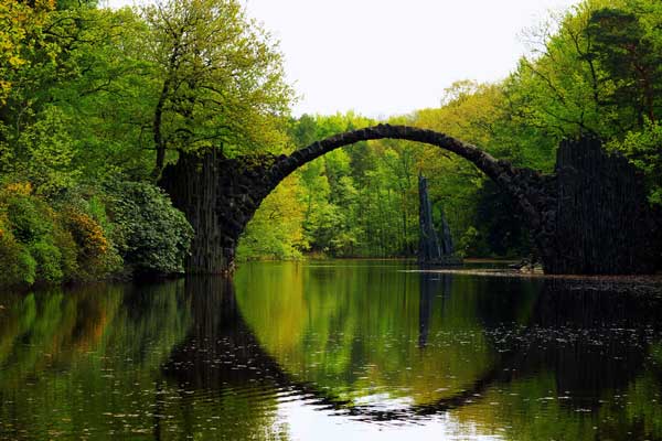 Η εκπληκτικής ομορφιάς γέφυρα Rakotzbrücke! [photos] - Φωτογραφία 8