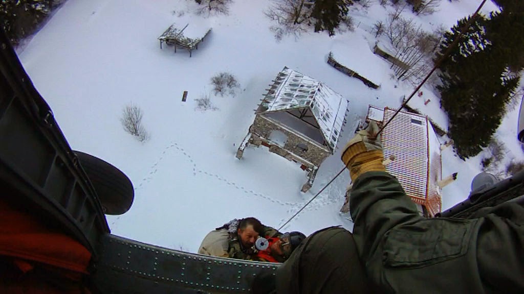 Διάσωση Εγκλωβισμένων από Ελικόπτερο του ΠΝ - Φωτογραφία 4