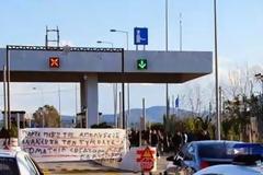 Σε λειτουργία τα διόδια στο Άκτιο - Στο νοσοκομείο αστυνομικός μετά από επεισόδια