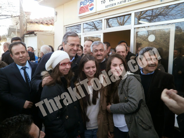 Στη Θράκη ο Σαμαράς – Υποσχέθηκε... γέφυρες και έβγαλες selfies με τους πολίτες [video + photos] - Φωτογραφία 3