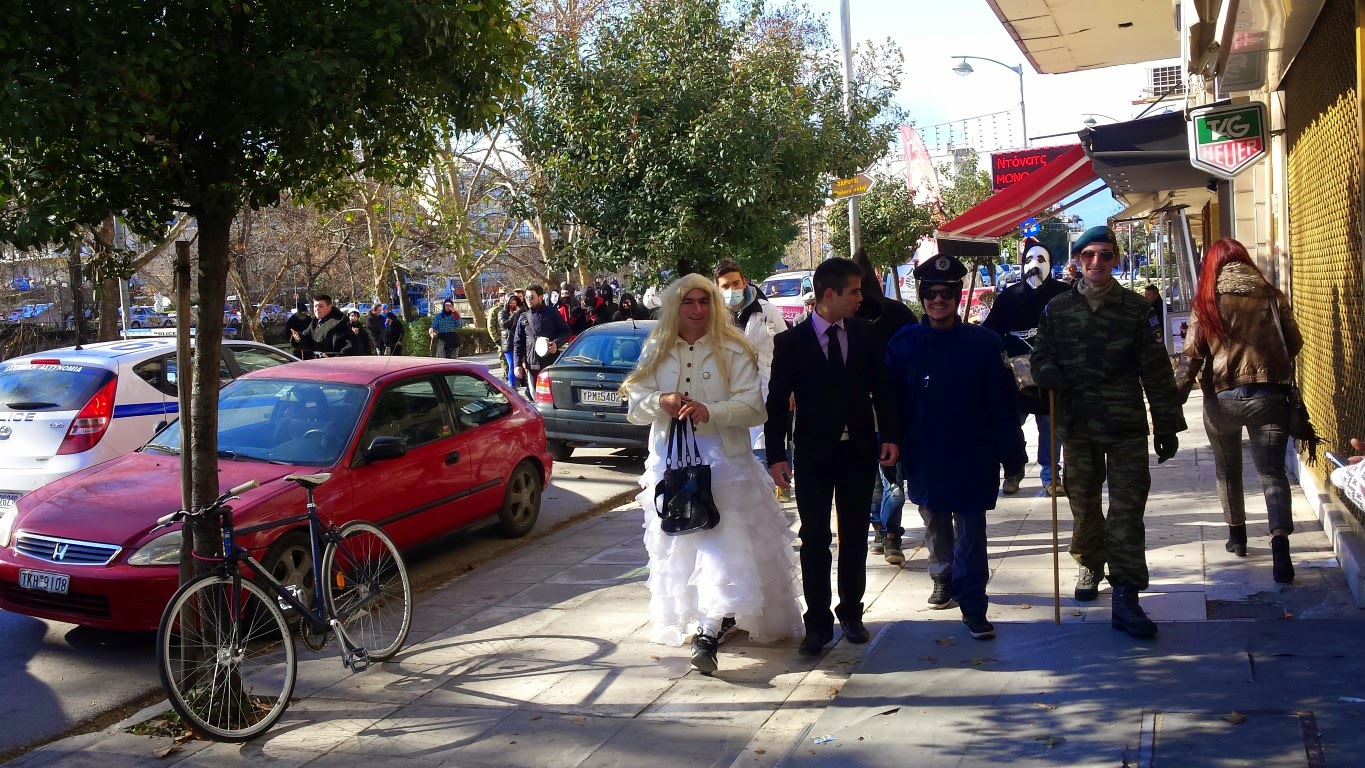 Οι... νύφες βγήκαν στα Τρίκαλα και ξεσήκωσαν τον κόσμο [photos] - Φωτογραφία 2