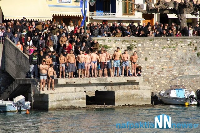 Με ιδιαίτερη λαμπρότητα γιορτάστηκαν και φέτος τα Άγια Θεοφάνεια στη Ναύπακτο [video + photos] - Φωτογραφία 10