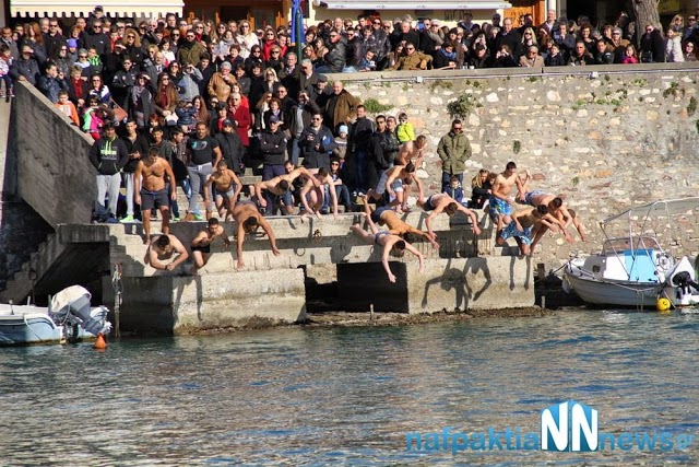 Με ιδιαίτερη λαμπρότητα γιορτάστηκαν και φέτος τα Άγια Θεοφάνεια στη Ναύπακτο [video + photos] - Φωτογραφία 11