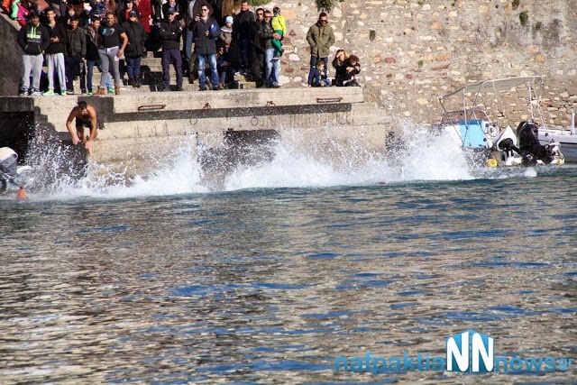 Με ιδιαίτερη λαμπρότητα γιορτάστηκαν και φέτος τα Άγια Θεοφάνεια στη Ναύπακτο [video + photos] - Φωτογραφία 13