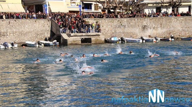 Με ιδιαίτερη λαμπρότητα γιορτάστηκαν και φέτος τα Άγια Θεοφάνεια στη Ναύπακτο [video + photos] - Φωτογραφία 16