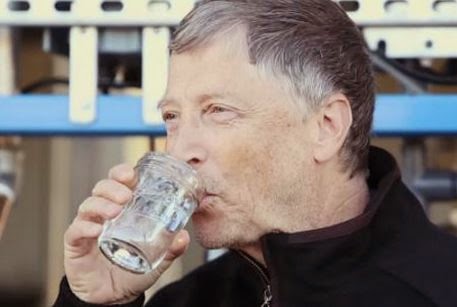 Ο Μπιλ Γκέιτς πίνει νερό από ανθρώπινα περιττώματα για να σώσει τον κόσμο [photos + video] - Φωτογραφία 1