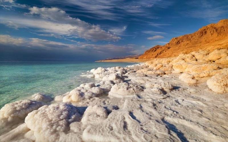 Η Νεκρά Θάλασσα αργοπεθαίνει - Η στάθμη του νερού μειώνεται κατά ένα μέτρο κάθε χρόνο - Φωτογραφία 1