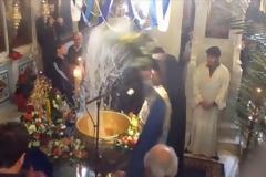 Ο Αγιασμός που κάνει τον γύρο του διαδικτύου! Δείτε γιατί...[photos+video]