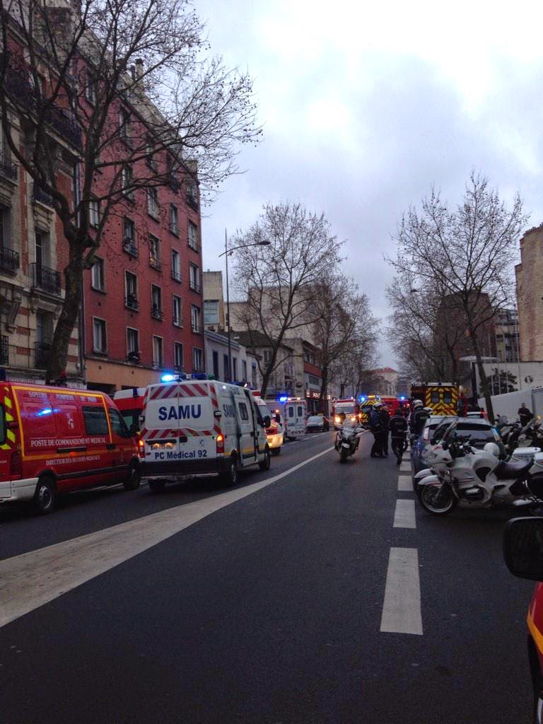 Υστερία στη Γαλλία: Πυροβολισμοί στο Παρίσι - Έκρηξη κοντά σε τέμενος - Φωτογραφία 6