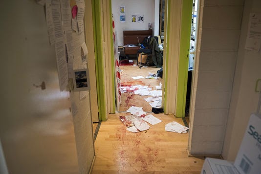 Χάος και αίμα: Μέσα στα γραφεία του Charlie Hebdo μετά το μακελειό [εικόνα] - Φωτογραφία 2