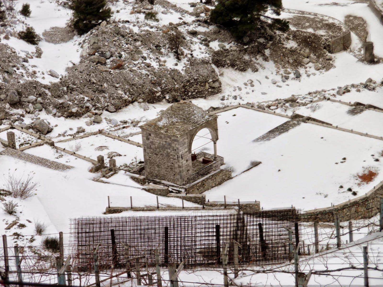 5825 - Μοναδικές φωτογραφίες του Ηλία Βουτσινά από την χιονισμένη Ι.Μ. Αγίου Παύλου - Φωτογραφία 20