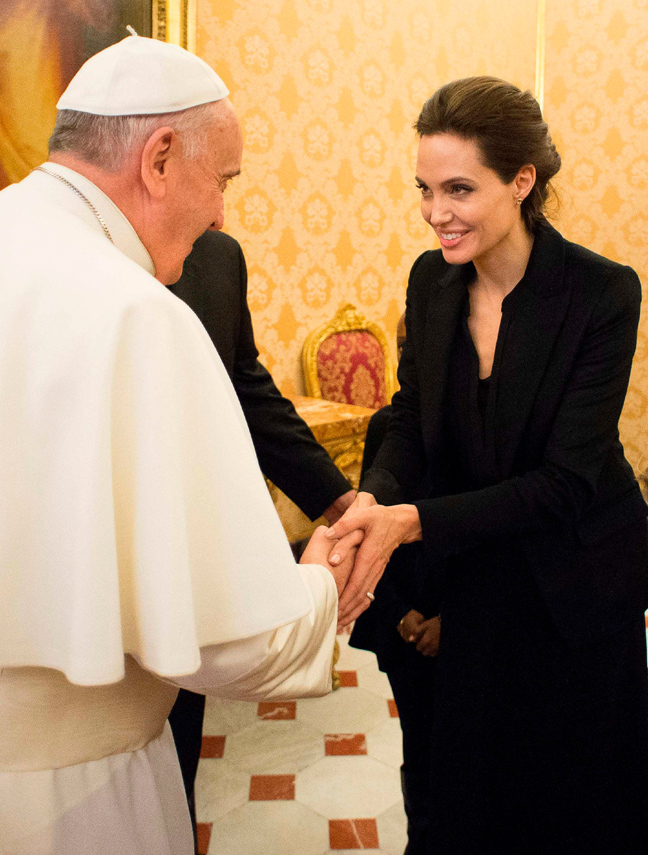Συνάντηση της Αντζελίνα Τζολί με τον Πάπα - Φωτογραφία 2