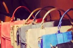 Από εδώ ψωνίζουν μαϊμού Louis Vuitton, Chanel και Ηermes οι επώνυμες Ελληνίδες -Ο έμπορος που τους πουλά τις τσάντες αποκαλύπτει