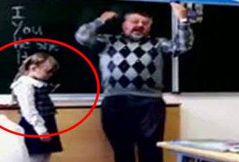 Δάσκαλος ταπεινώνει ένα μικρό κοριτσάκι στην τάξη... Η αντίδρασή της θα σας αφήσει με το στόμα ανοιχτό [video] - Φωτογραφία 1