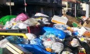 «Πνίγεται» ξανά στα σκουπίδια η Τρίπολη [photos] - Φωτογραφία 1